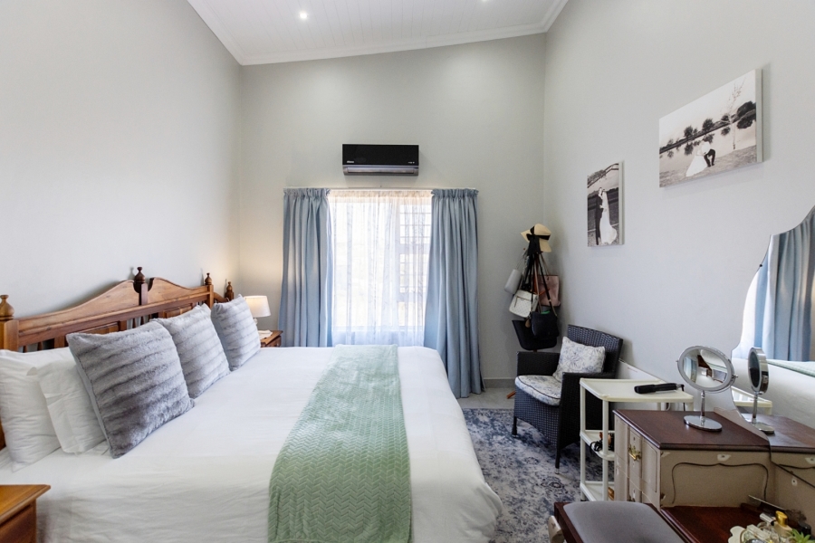 5 Bedroom Property for Sale in Myburgh Park Western Cape